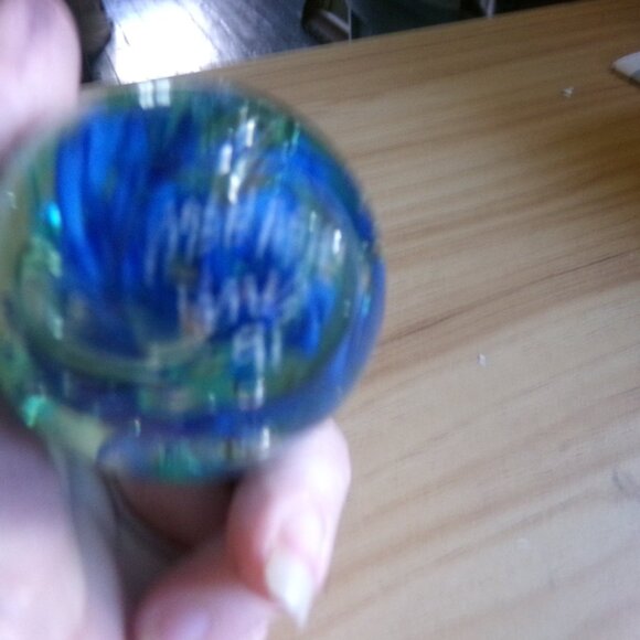 vintage heavy blown glass paper weight. signed. - Picture 3 of 4